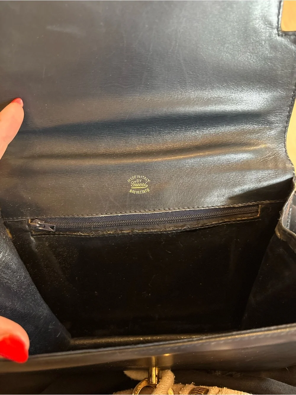 Vintage Gucci Black Leather Shoulder Bag with Silver Interlocking G - Picture 14 of 15